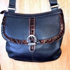 Brighton large black brown pebbled croc patent leather crossbody bag purse EUC